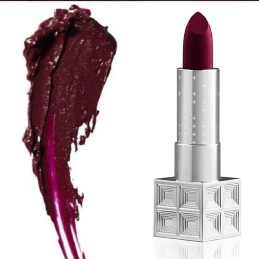 Belle en Argent Auteur Creme Lip Color in Smoking On Screen